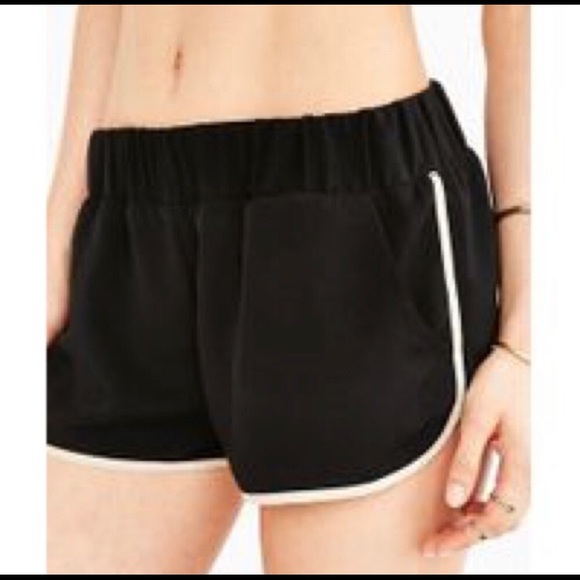 ❤️SILENCE + NOISE DOLPHIN WORKOUT SHORTS - Picture 1 of 3